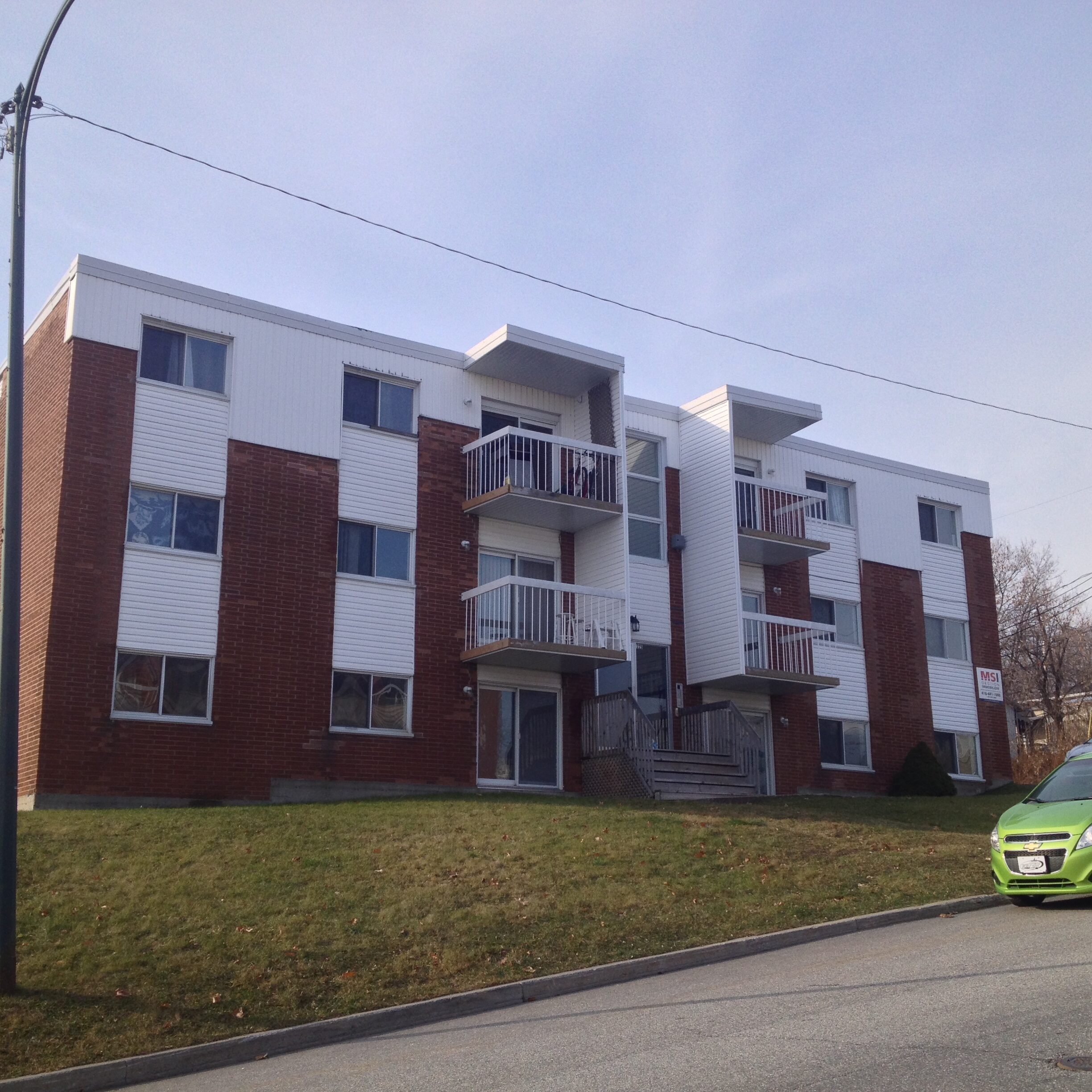 1225 Rue de la Colline #2