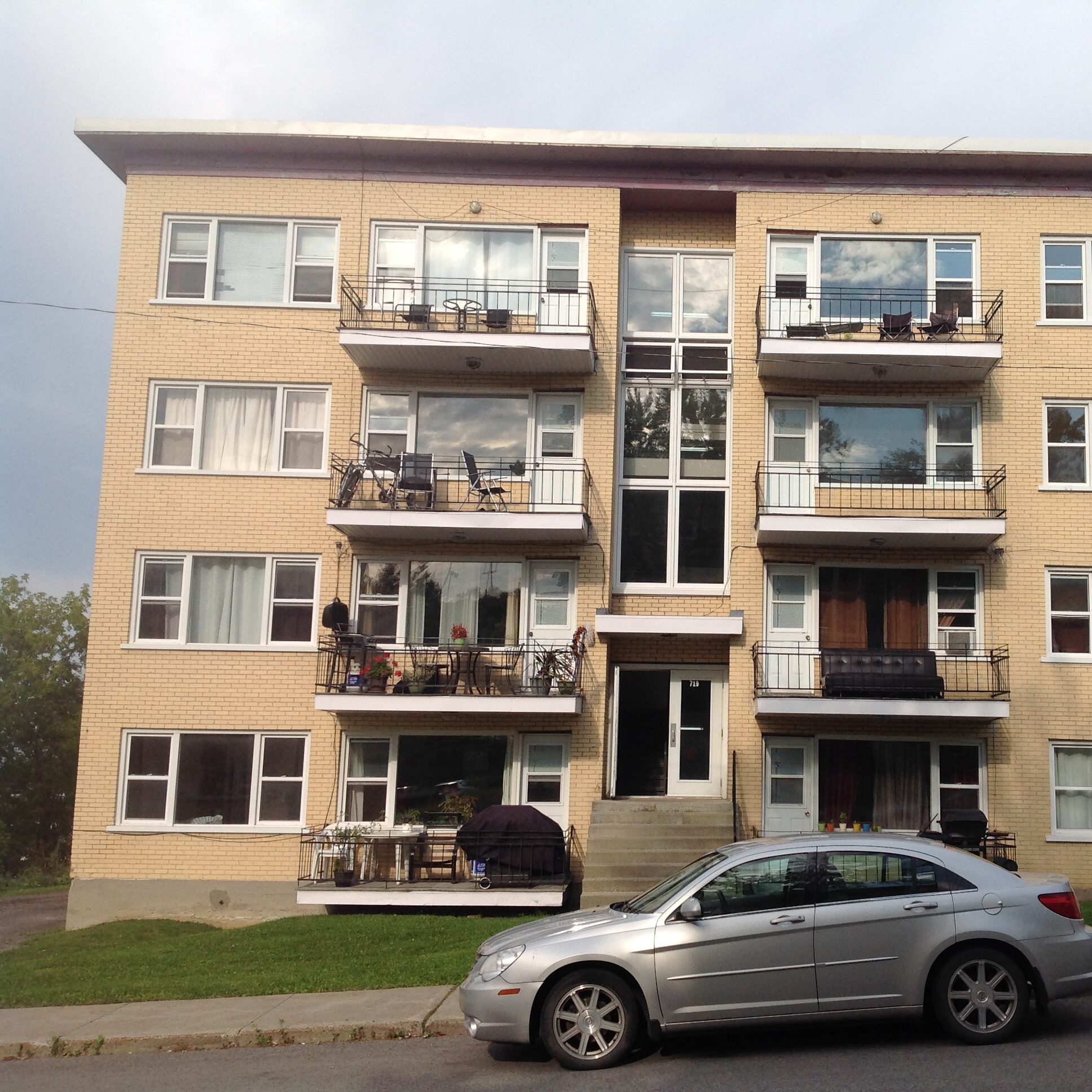 719 Avenue Myrand #4 719 Avenue Myrand #4