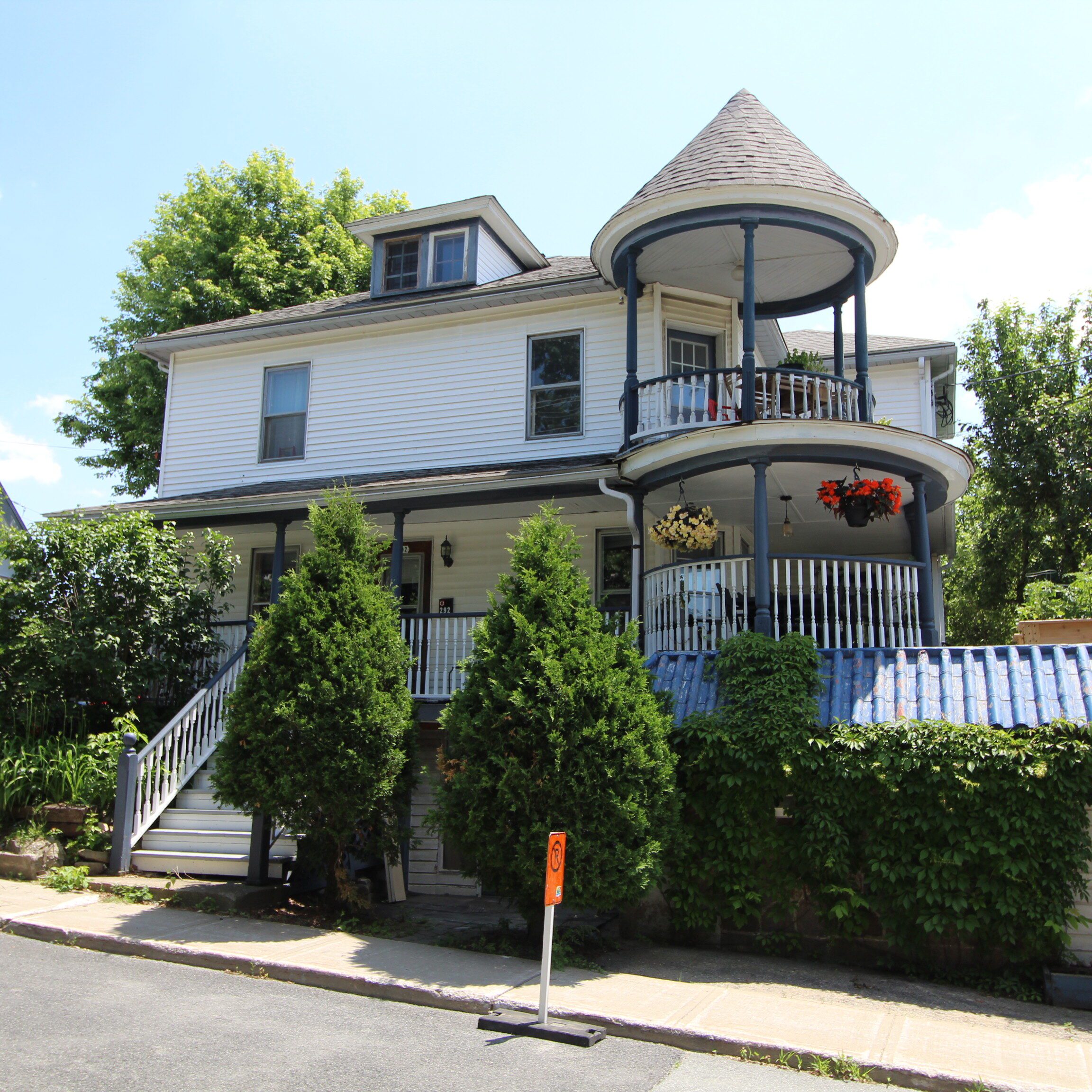 290 Rue Saint-Hippolyte #A