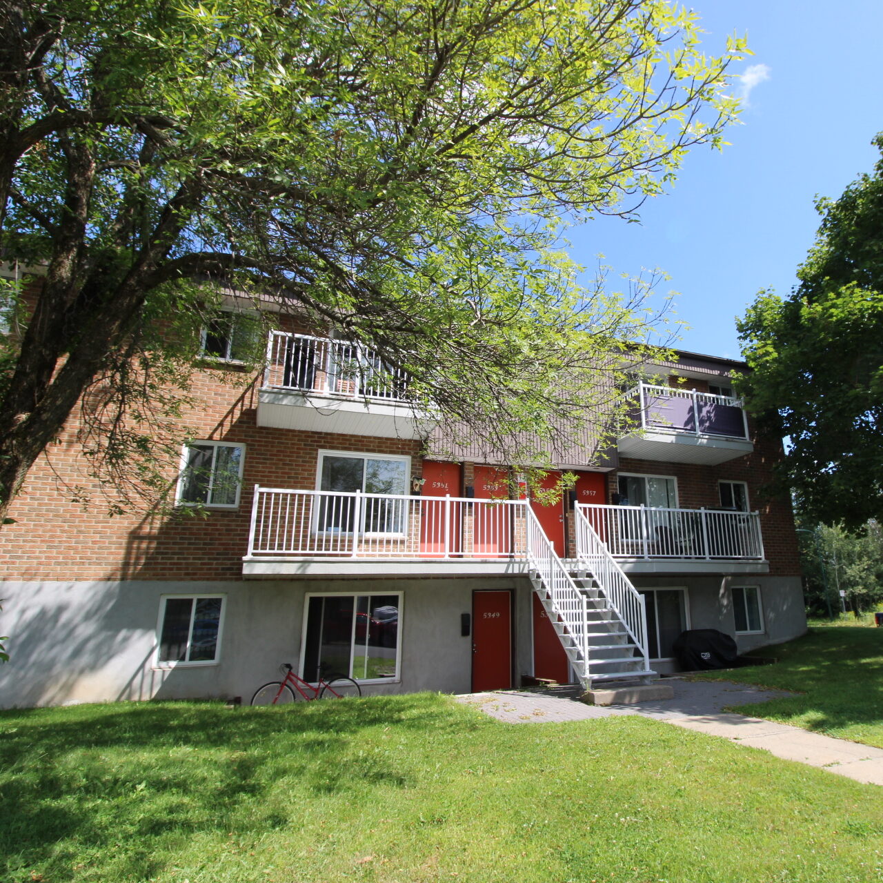 5351 Rue du Menuet 5351 Rue du Menuet
