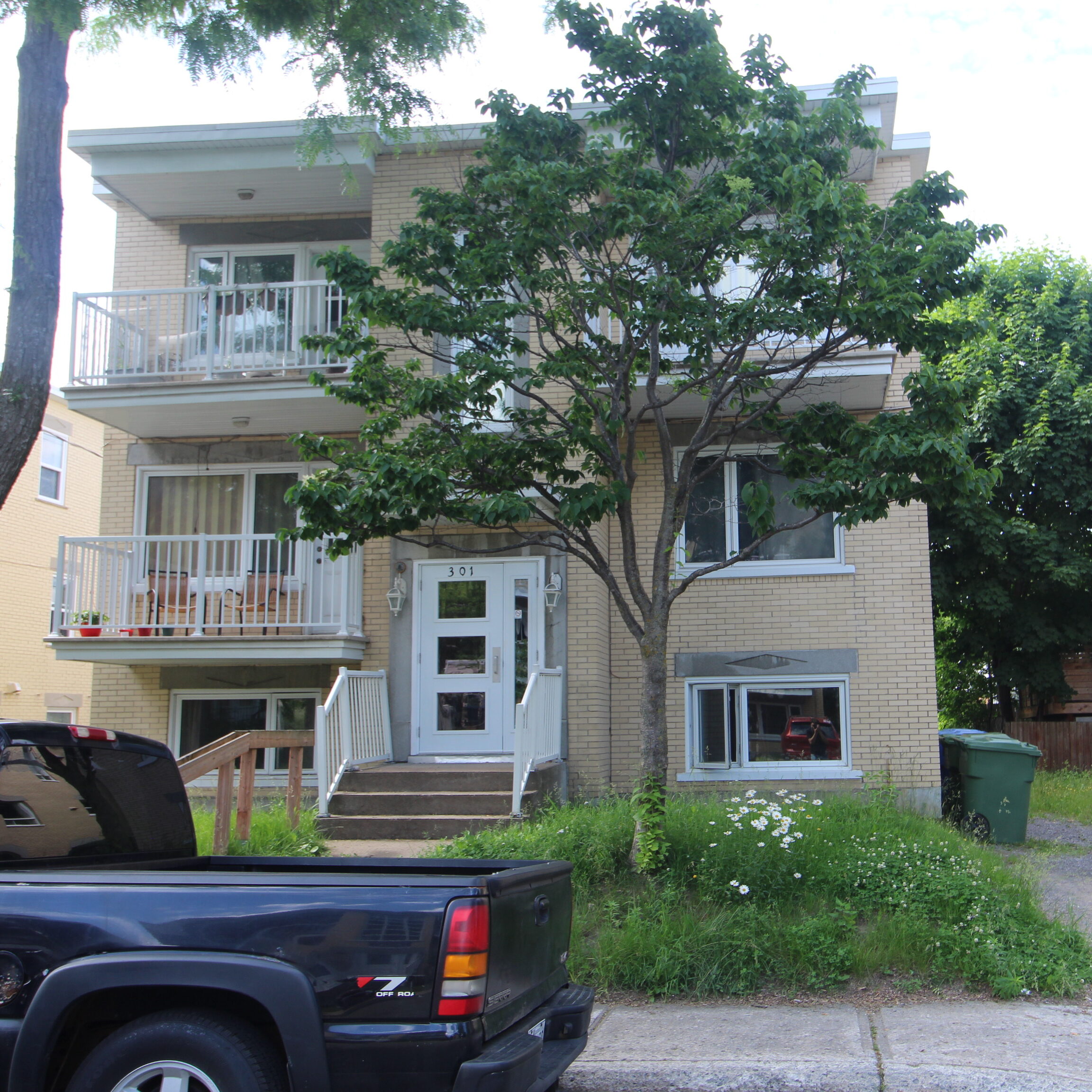 301 Rue des Lilas E #1