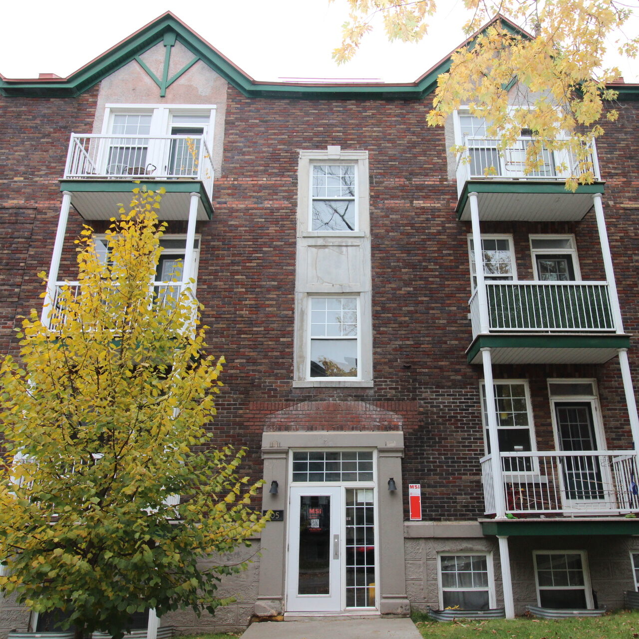 805 Avenue Murray #8