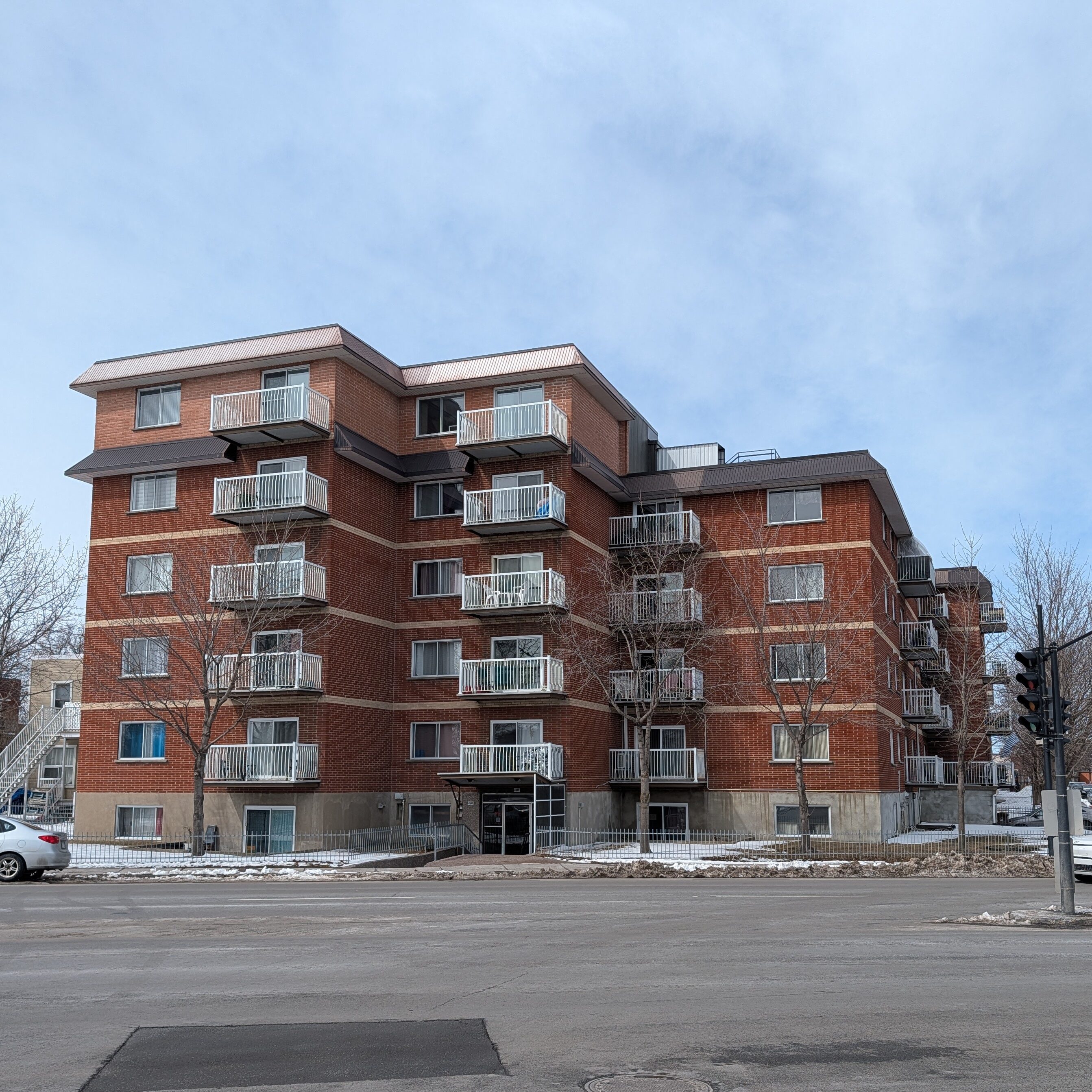 4849 Boulevard Léger #411