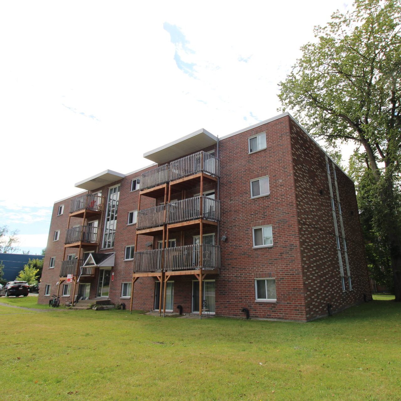 1308 Rue Provancher #11