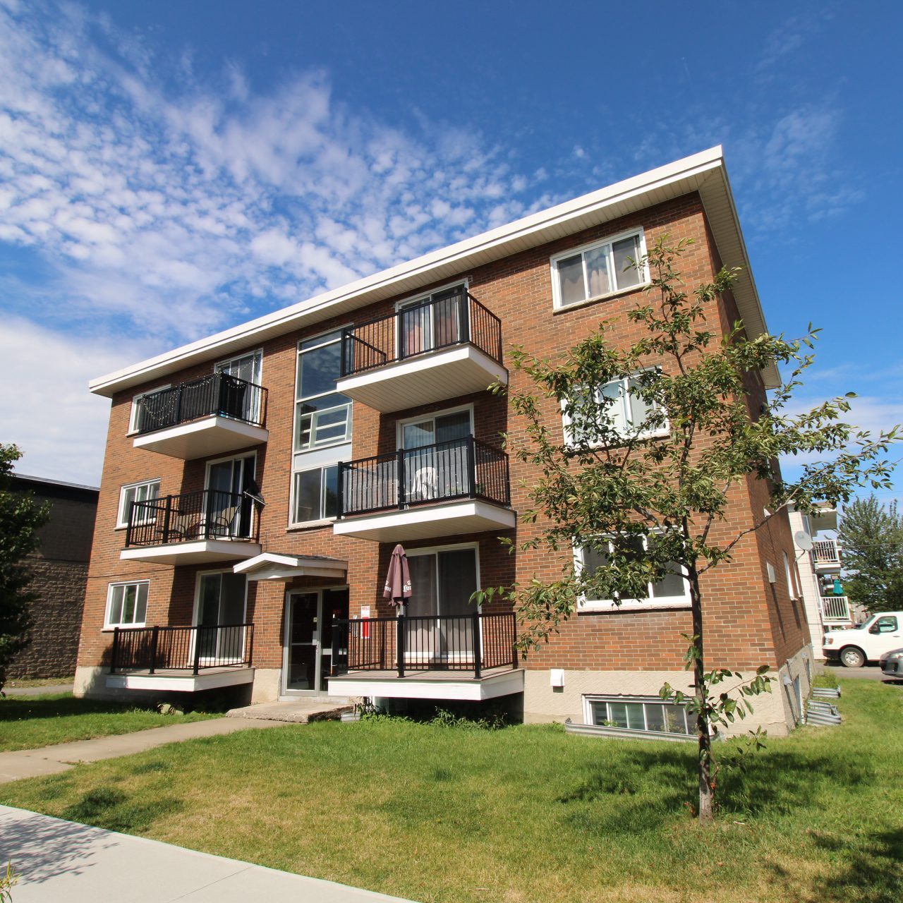 242 Avenue Chanoine-Côté #4