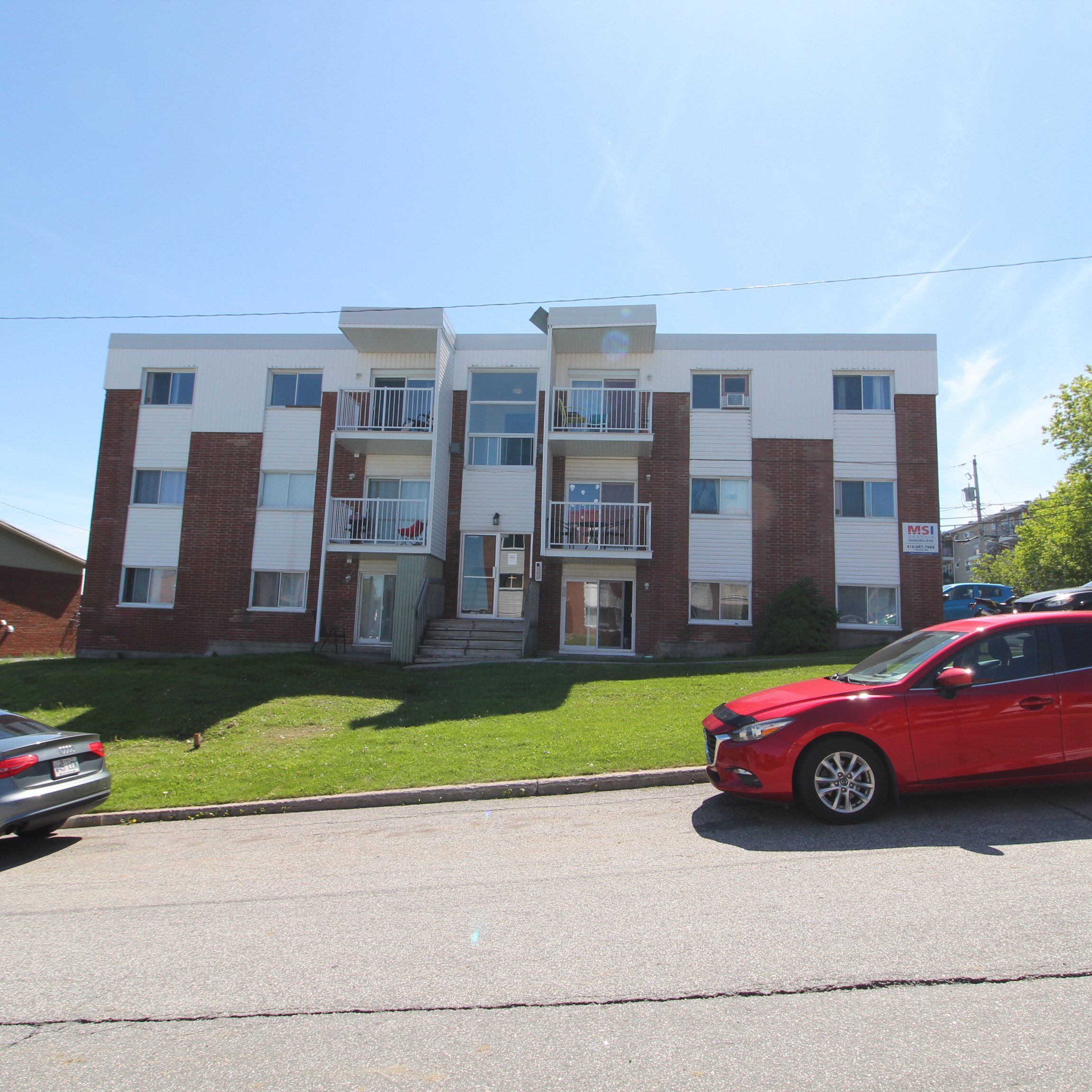 1225 Rue de la Colline #9