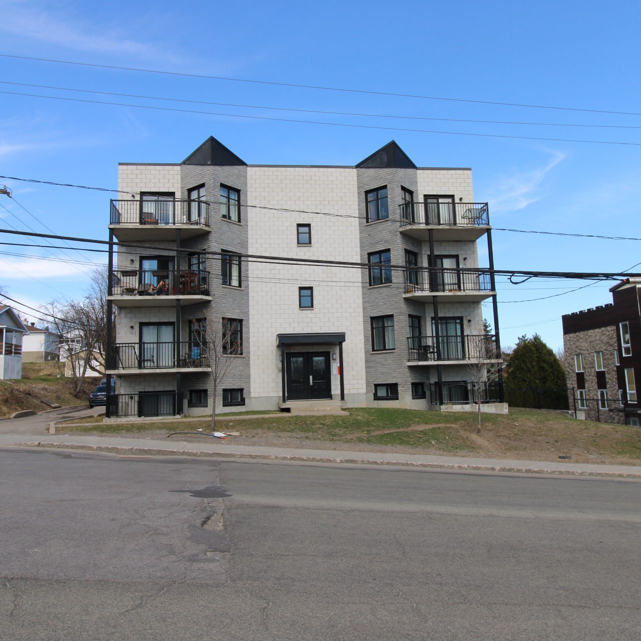 18030 Boulevard Henri-Bourassa #2