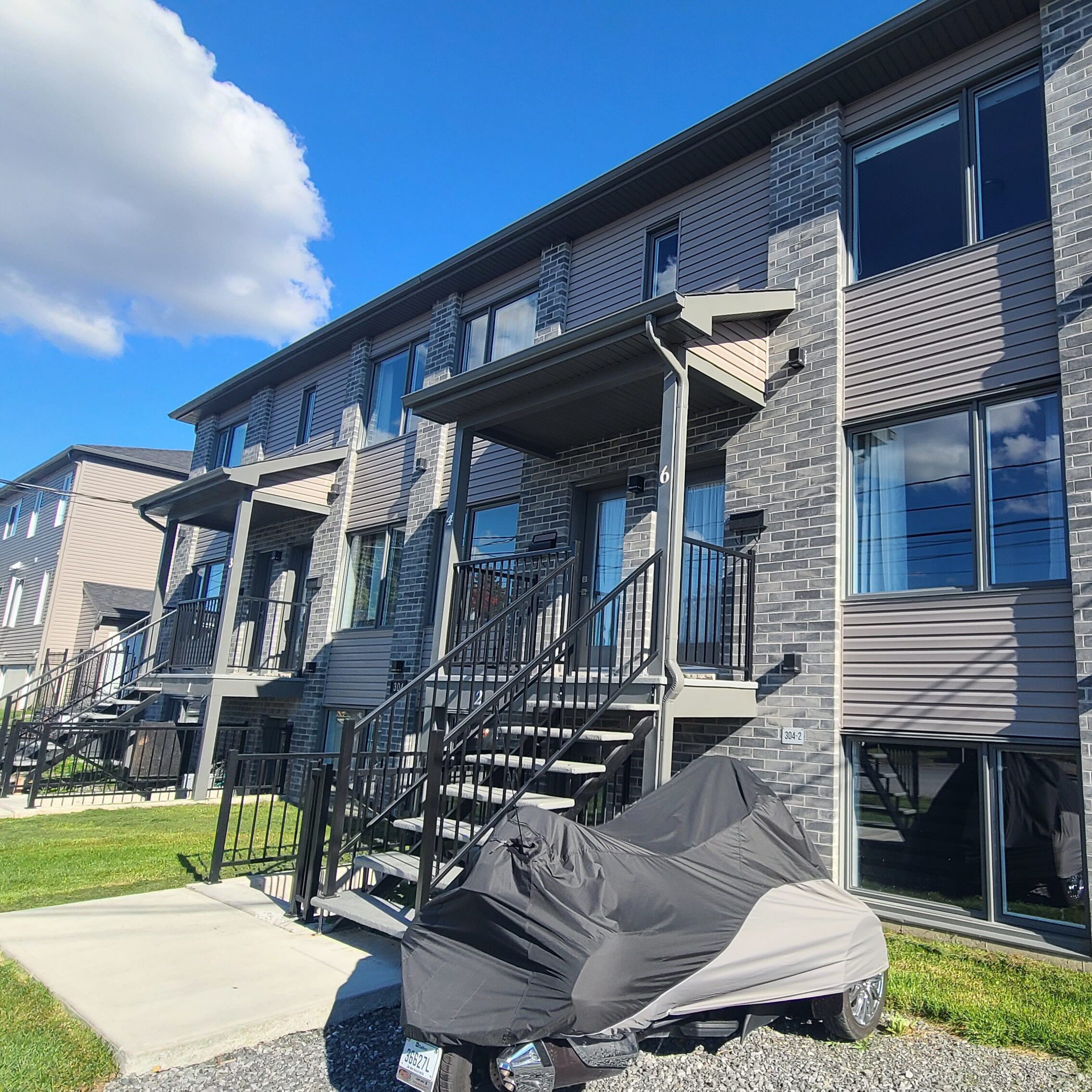 320 Rue Dupont #1