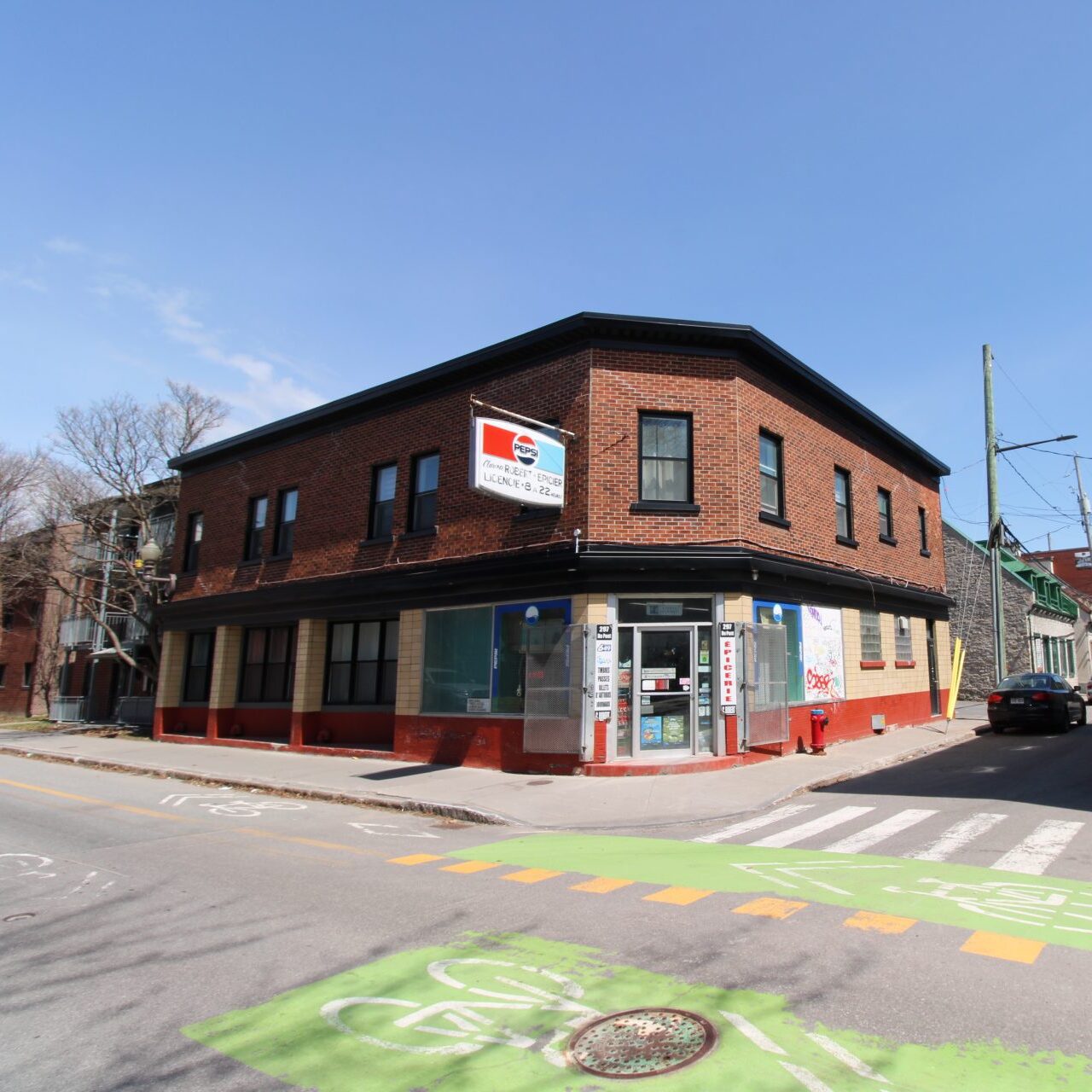 704 Rue de la Reine #4