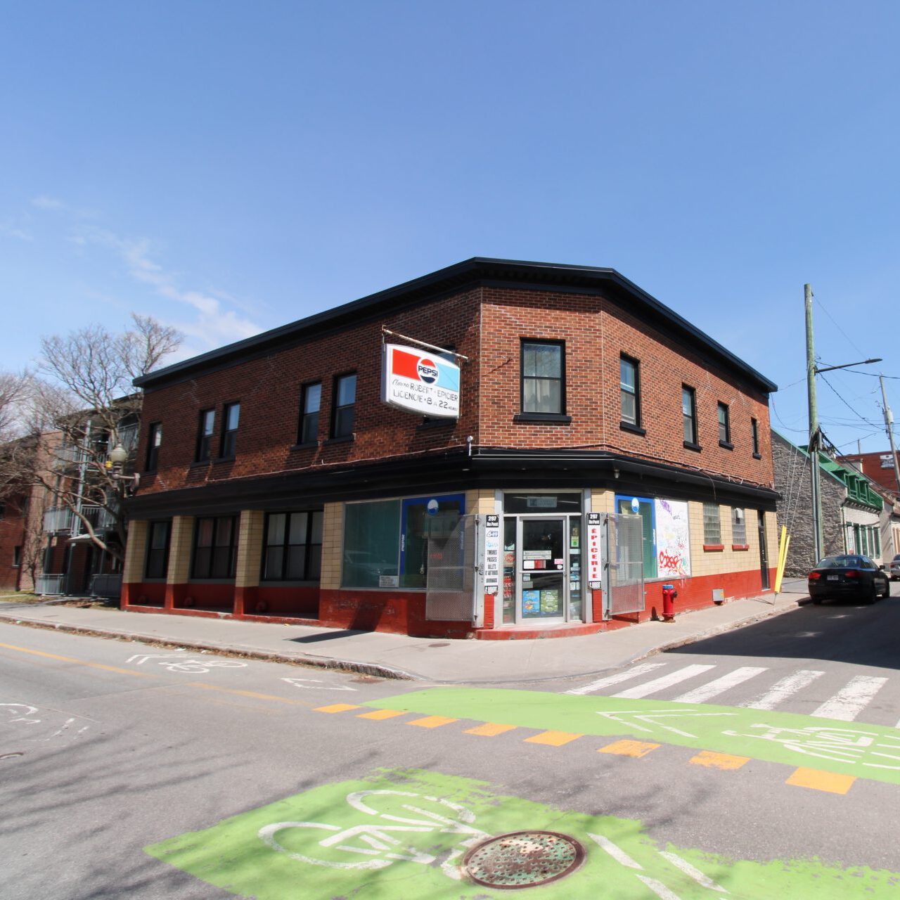 704 Rue de la Reine #7 704 Rue de la Reine #7