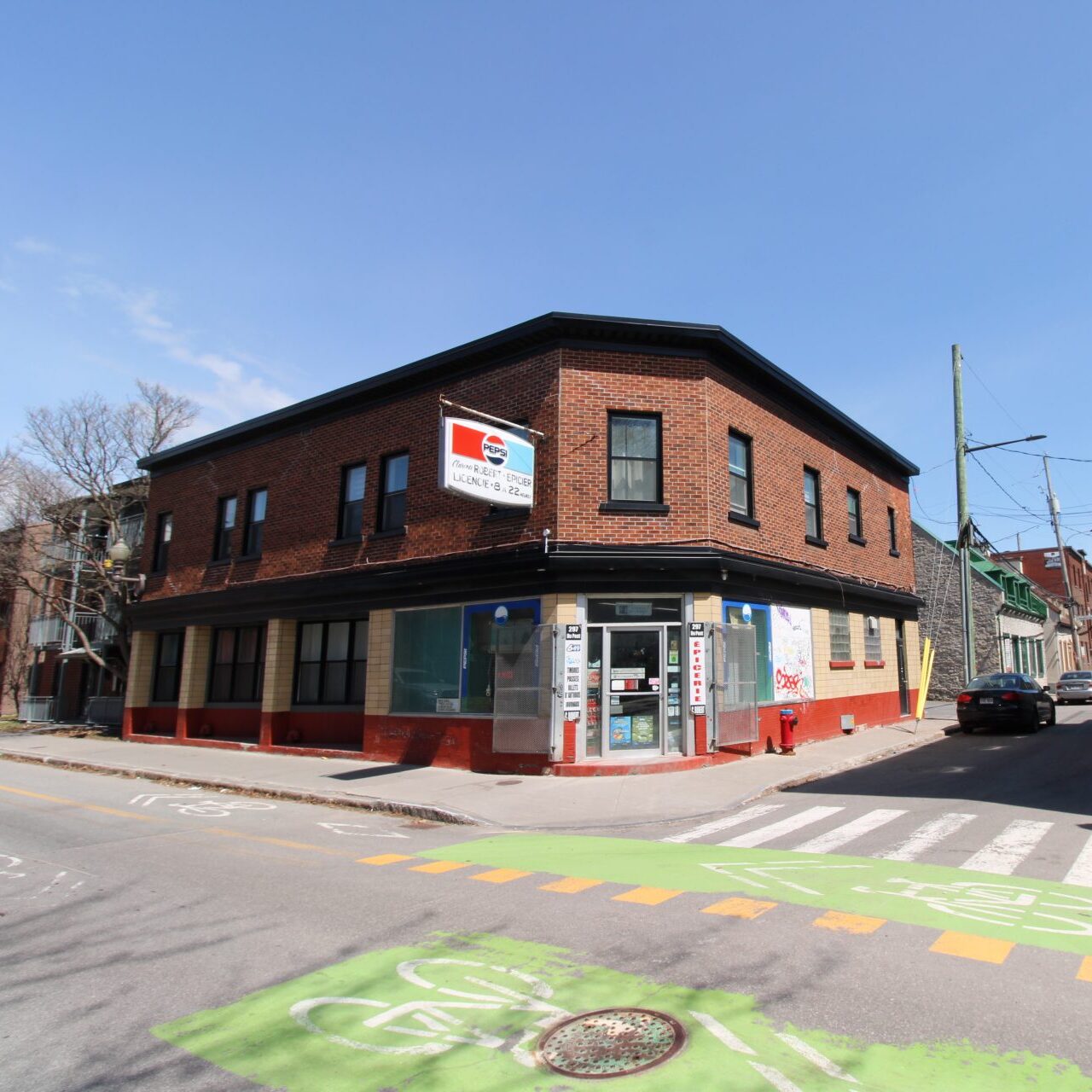 704 Rue de la Reine #1