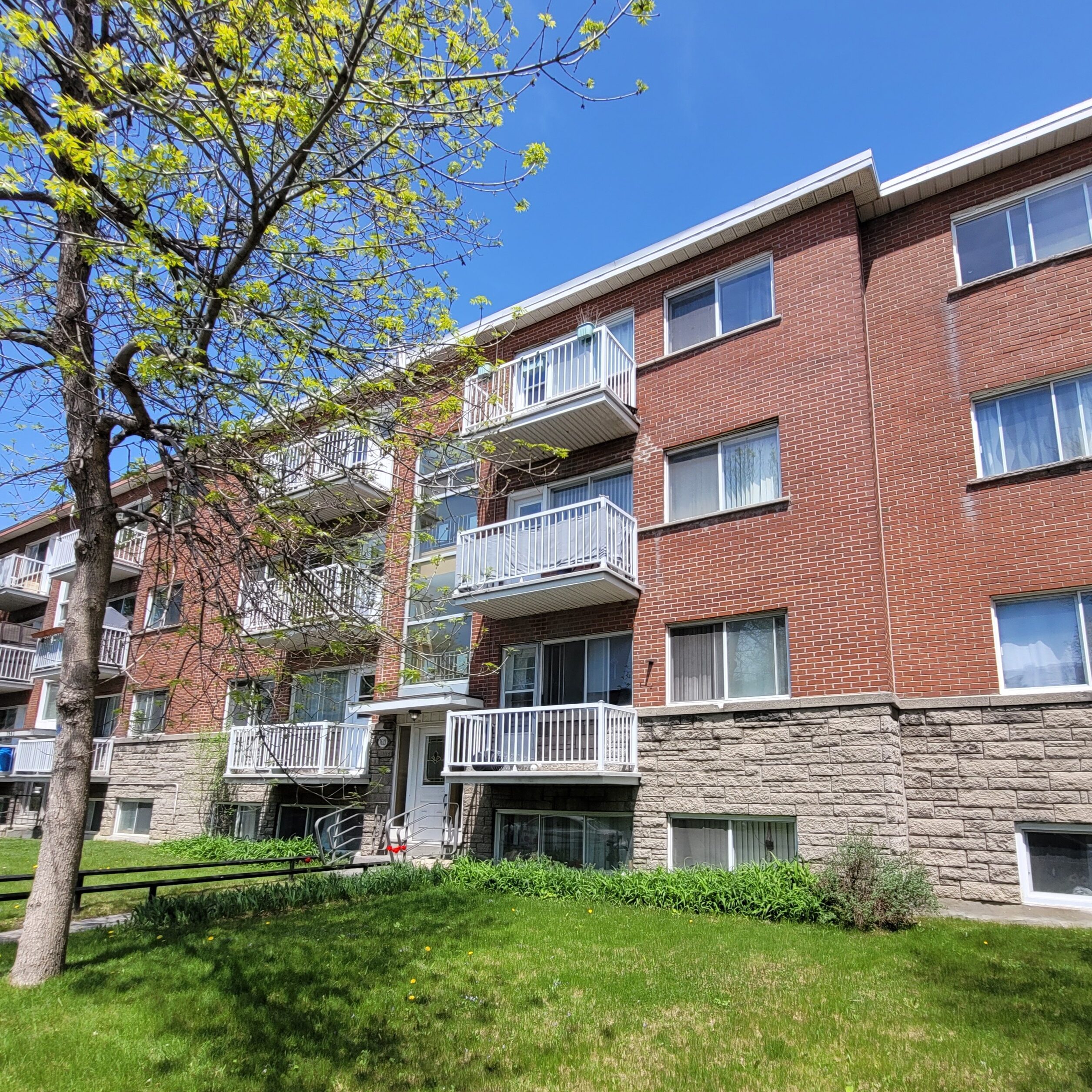 7633 10e Avenue #8