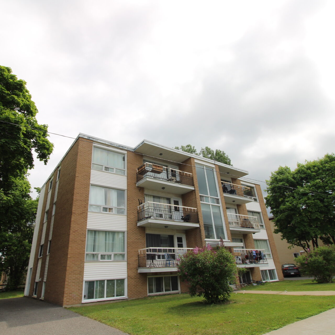 875 Rue Isidore-Garon #4 875 Rue Isidore-Garon #4
