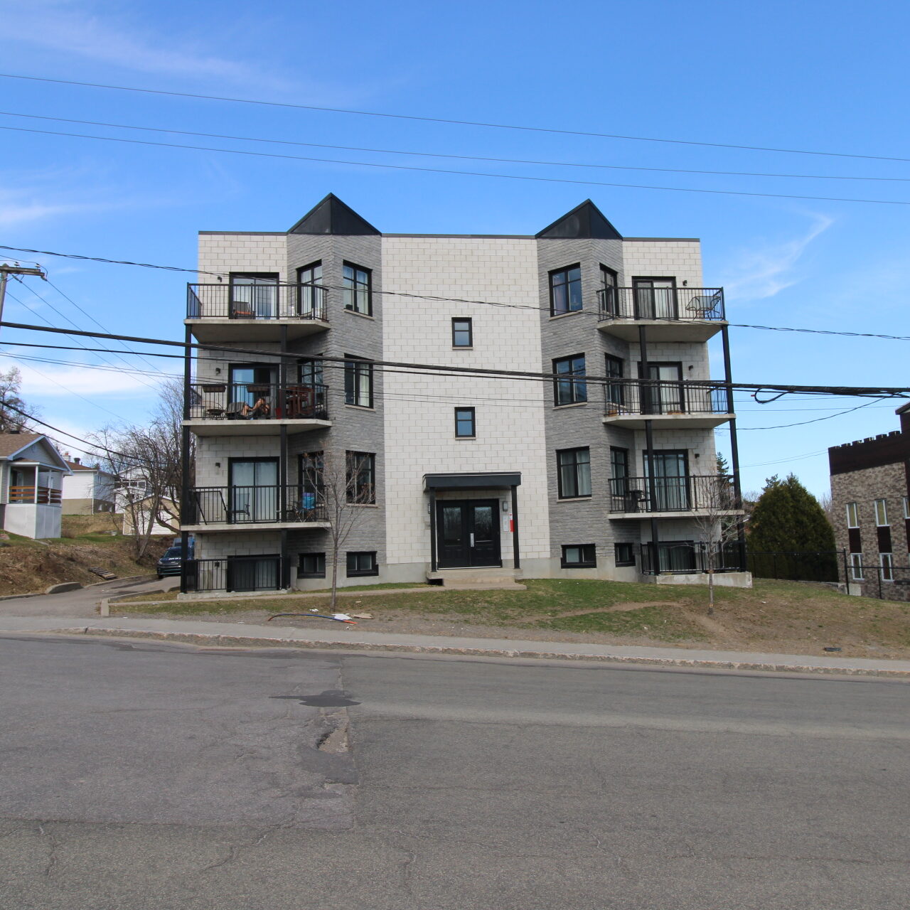 18030 Boulevard Henri-Bourassa #2 18030 Boulevard Henri-Bourassa #2