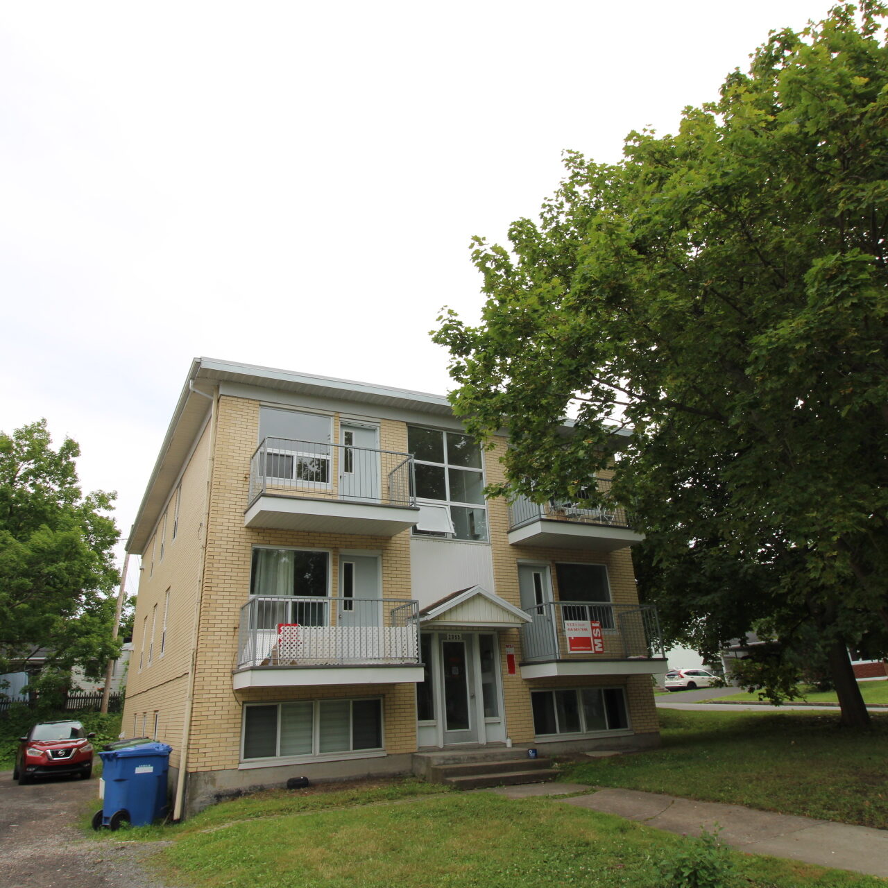 2095 Avenue Chapdelaine #4 2095 Avenue Chapdelaine #4
