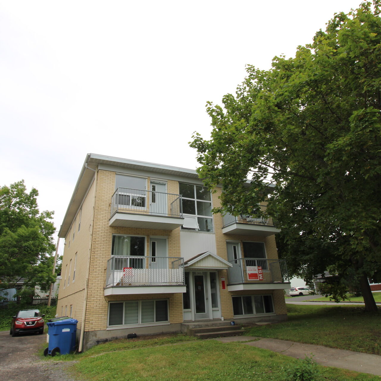 2095 Avenue Chapdelaine #5 2095 Avenue Chapdelaine #5