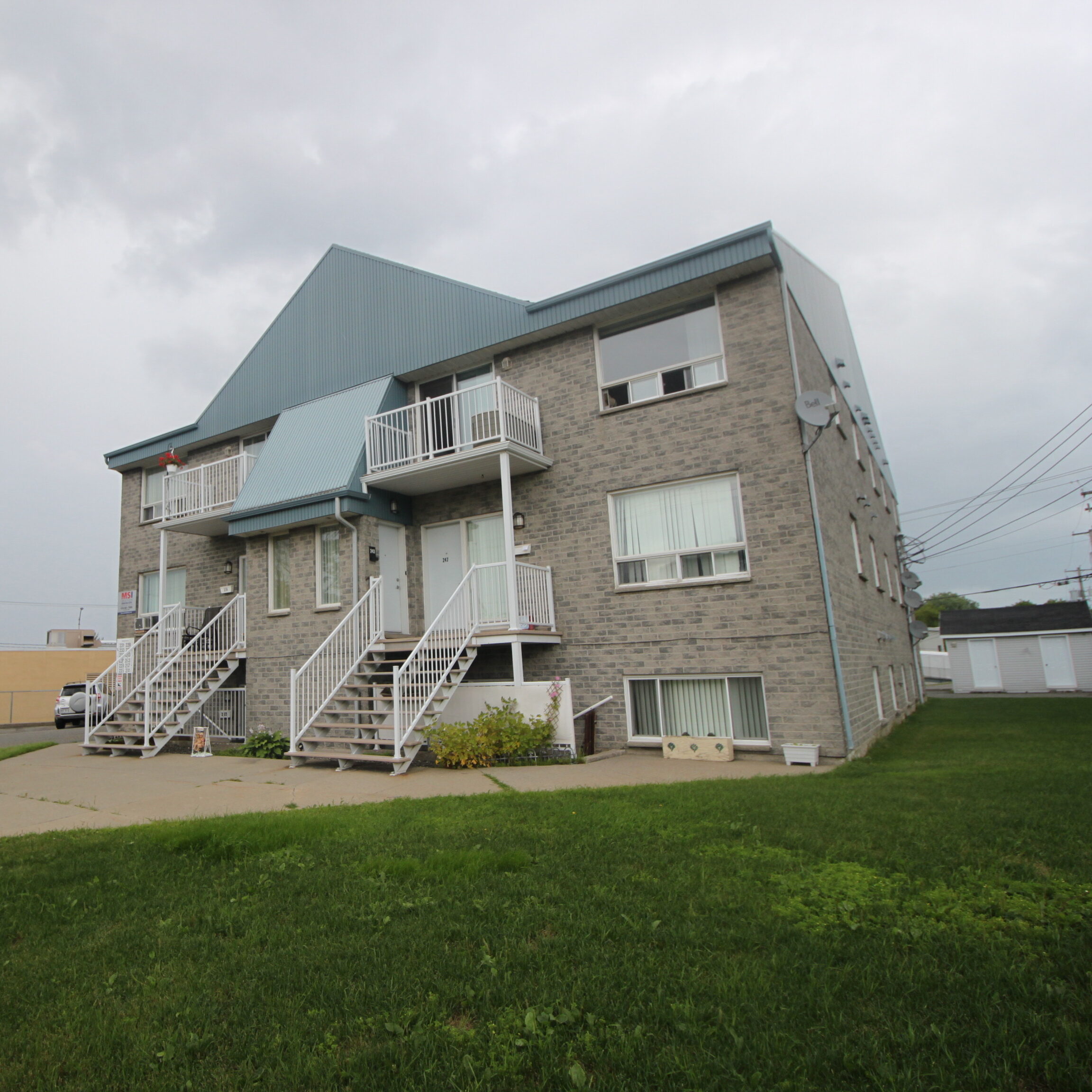 227 Monseigneur-Bourget