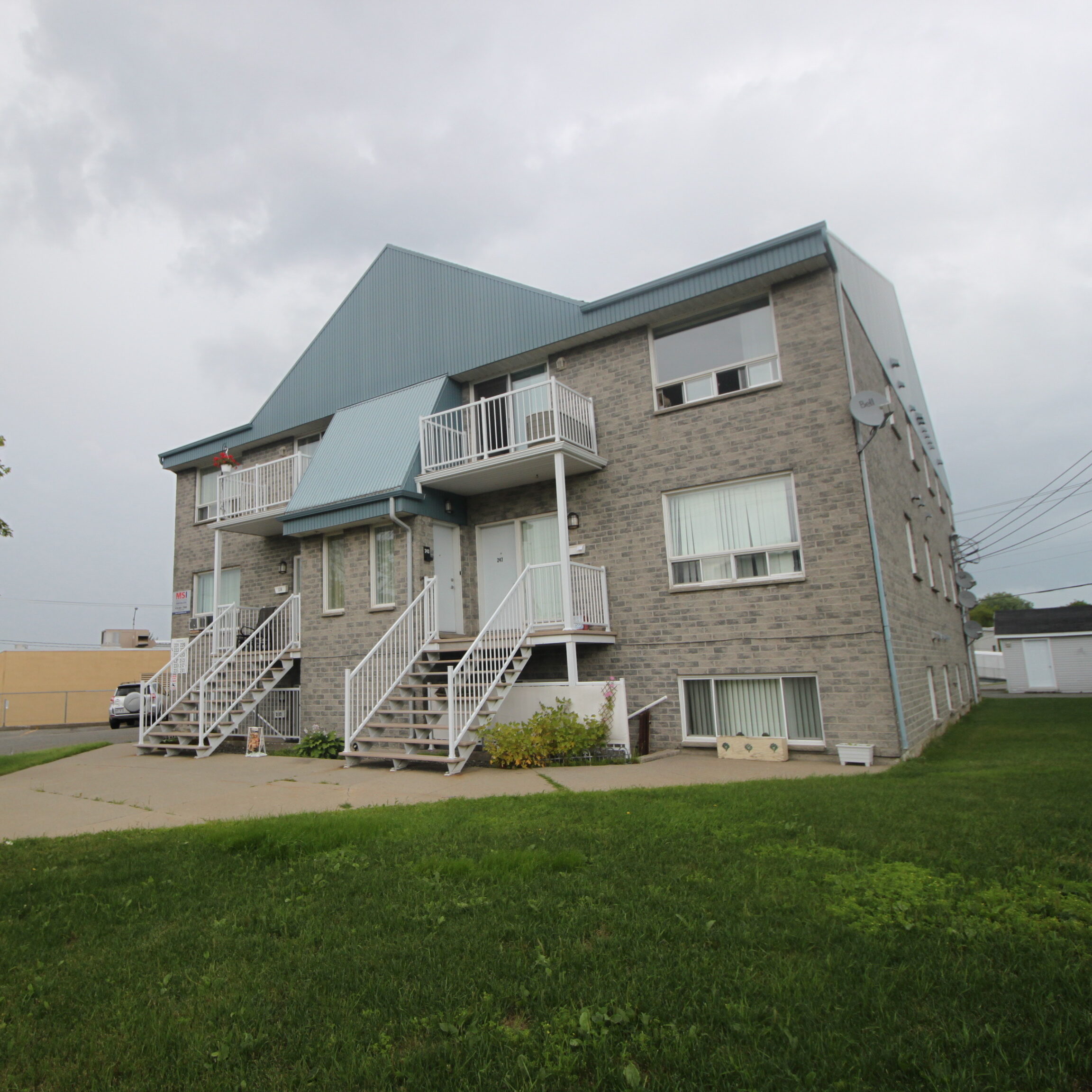 239 Monseigneur-Bourget