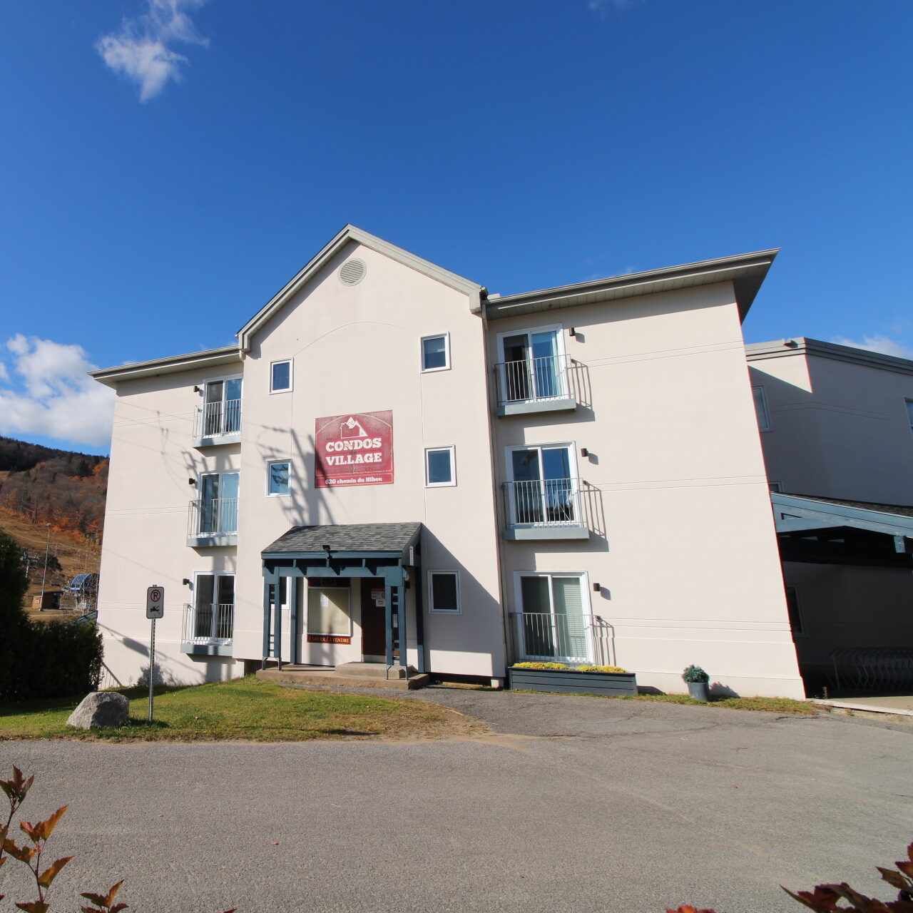 620 Chemin du Hibou #316 620 Chemin du Hibou #316